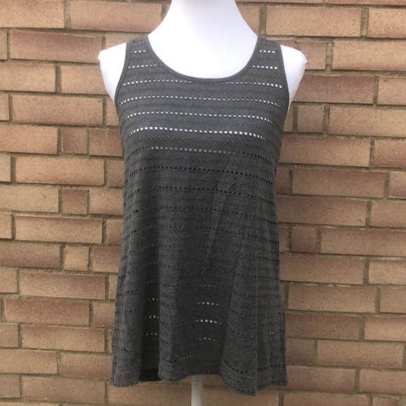Keyhole tank top Size Small - Picture 3 of 10